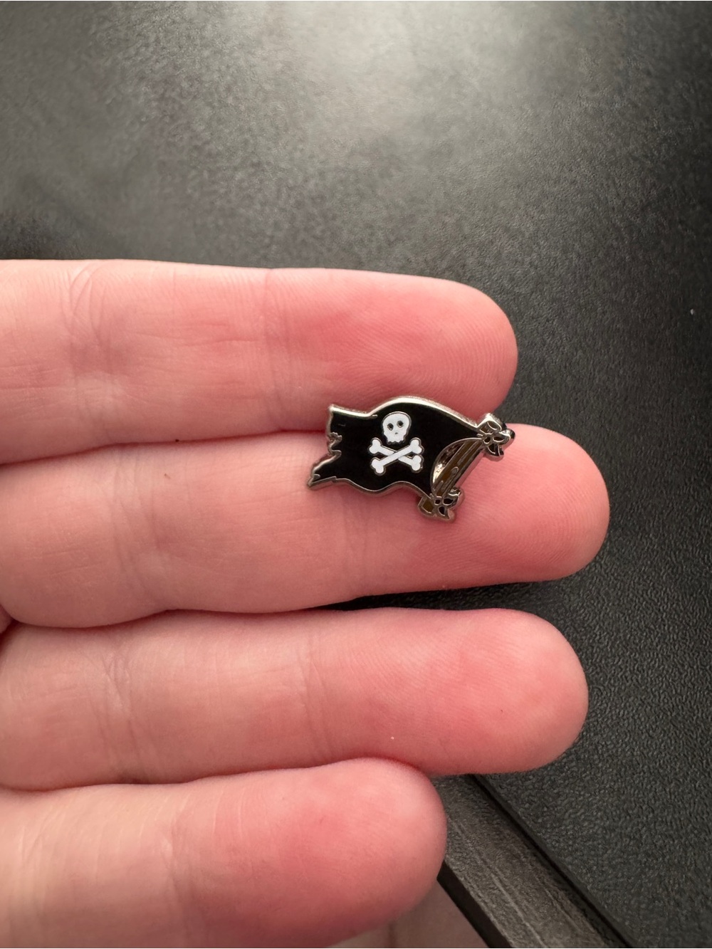 2022 Disney E3S2 Tiny Kingdom MK WDW Pirates Of Caribbean Flag Mystery LR Pin